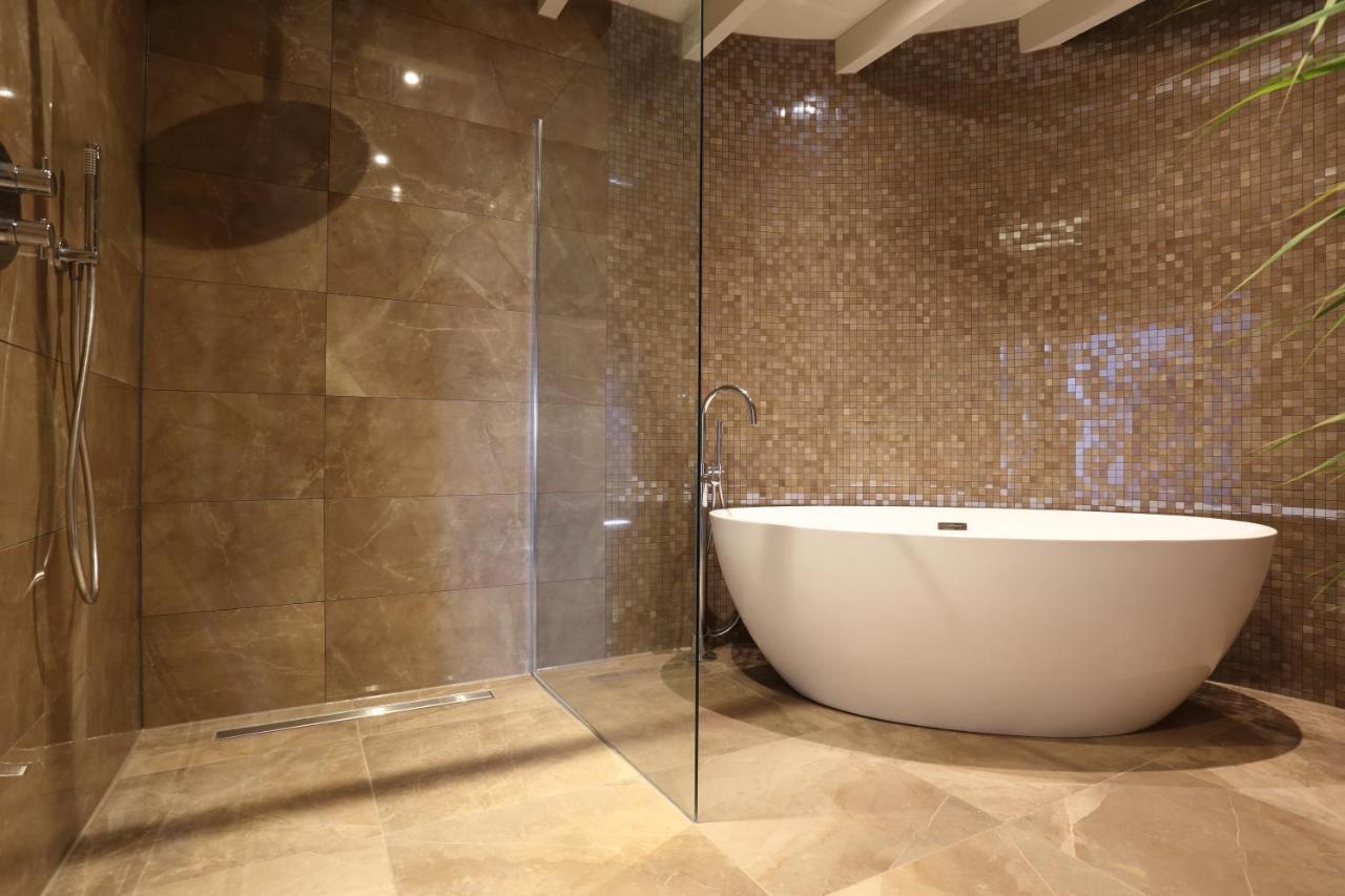 Hoogheem Erfgoed & Logies Villa Nieuwolda-Oost ภายนอก รูปภาพ
